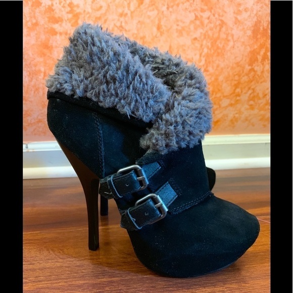 🍁SALE🍁H by HALSTON Black Suede Leather Heels Size 7 - Picture 1 of 13